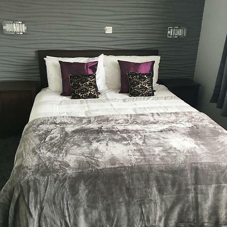 Highgate Inn Hotel Pembroke Extérieur photo